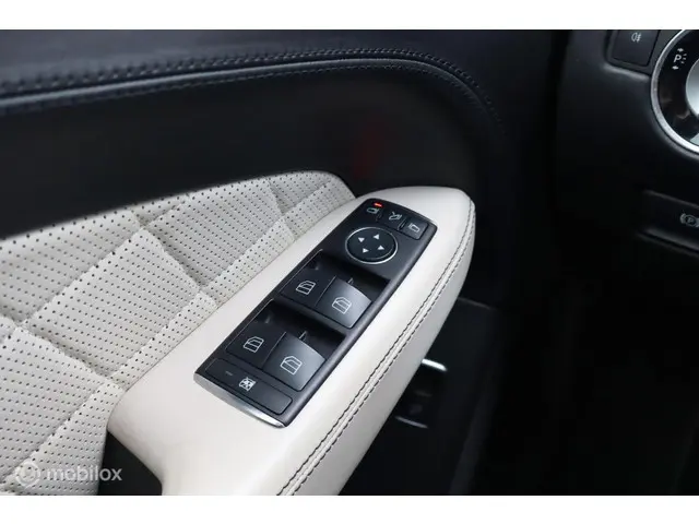 Mercedes-Benz M-Klasse 500 2013 Benzine 47