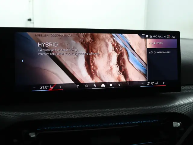 BMW 3 Serie Touring 330e xDrive 2025 Hybride Benzine 56