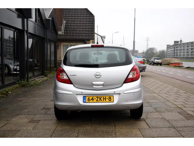 Opel Corsa 1.2-16V Rhythm 2012 Benzine 11