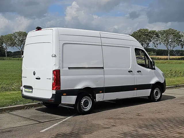 Mercedes-Benz Sprinter 3