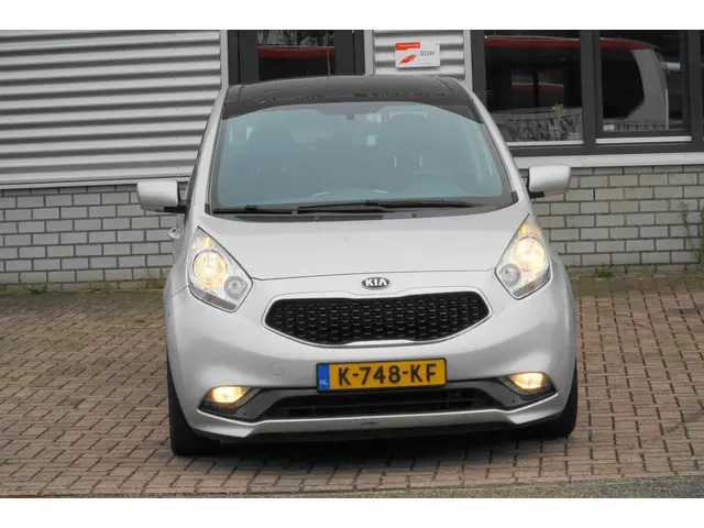 Kia Venga 1.6 CVVT AUTOMAAT PANO 2015 Benzine 13