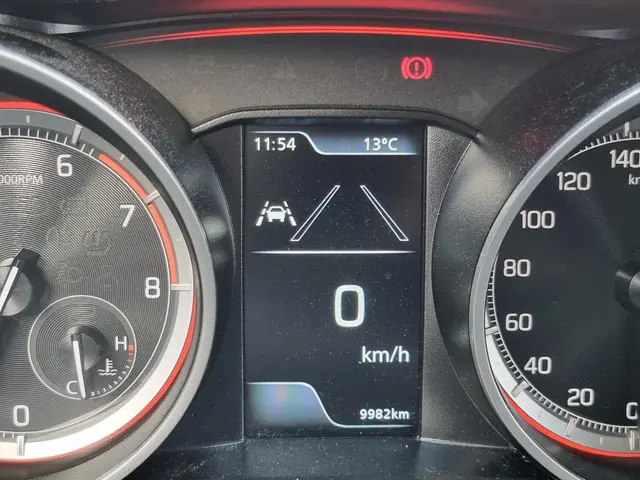 Suzuki Swift 1.2 Select Smart Hybrid 2023 Benzine 26
