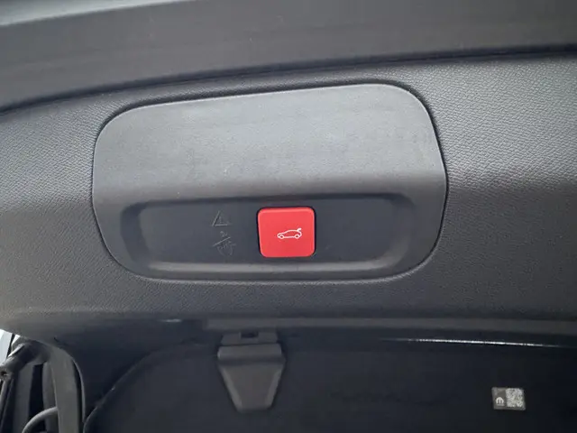 Peugeot 408 GT HYbrid 225 EAT8 2023 Hybride Benzine 6