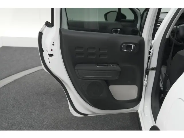 Citroën C3 PureTech 110 S&S Shine 2020 Benzine 59