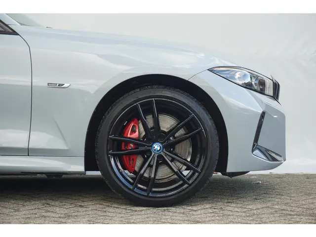 BMW 3 Serie Sedan 320e 2023 Hybride Benzine 6