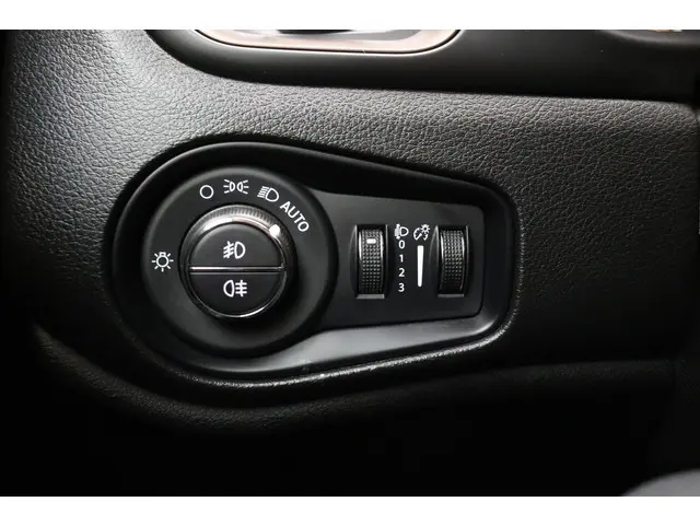 Jeep Renegade 1.5T e-Hybrid Upland 2022 Benzine 37