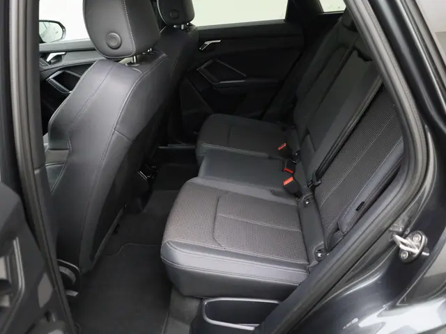 Audi Q3 45 TFSIe 180kW/245PK S-Line 2022 Hybride Benzine 18