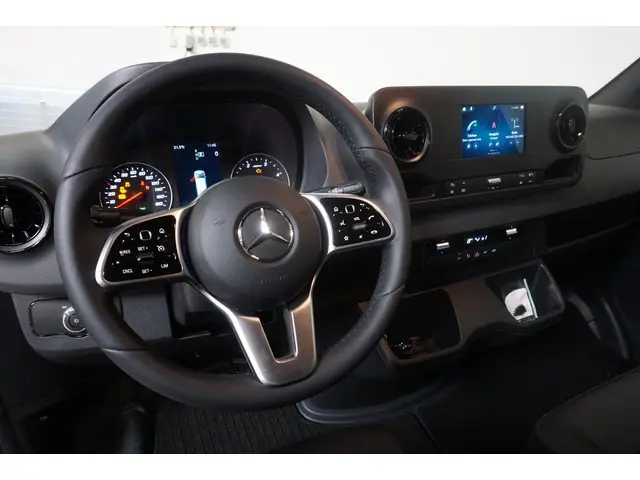 Mercedes-Benz Sprinter L2H2 2022 Diesel 2