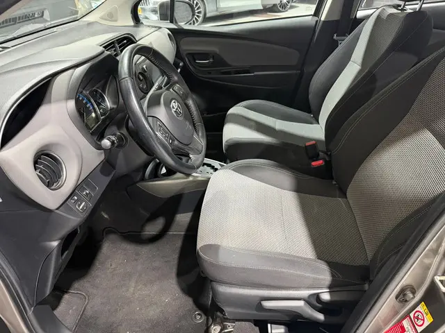 Toyota Yaris 1.5 Hybrid Trend 2017 Hybride Benzine 10