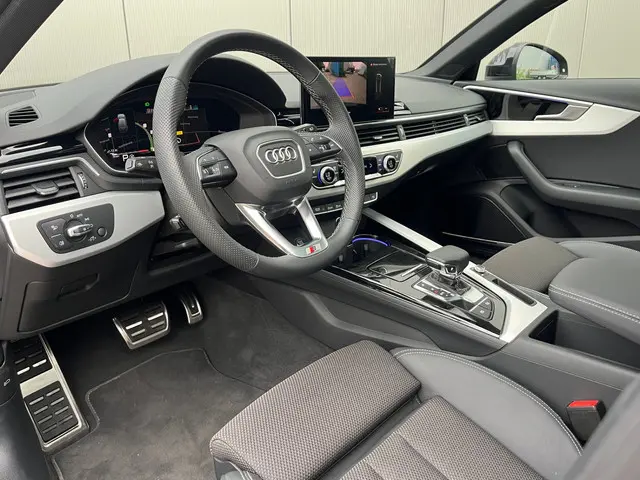 Audi A4 Avant 40 TFSI S-Line Competition 2023 Benzine 9