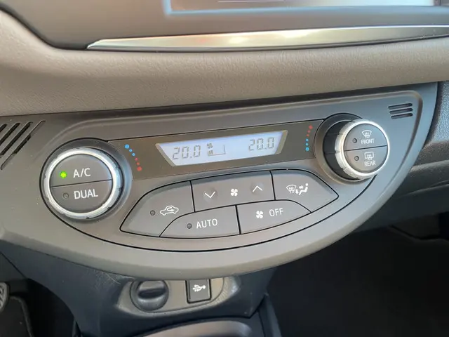 Toyota Yaris 1.5 Hybrid Aspiration 2017 Hybride Benzine 18