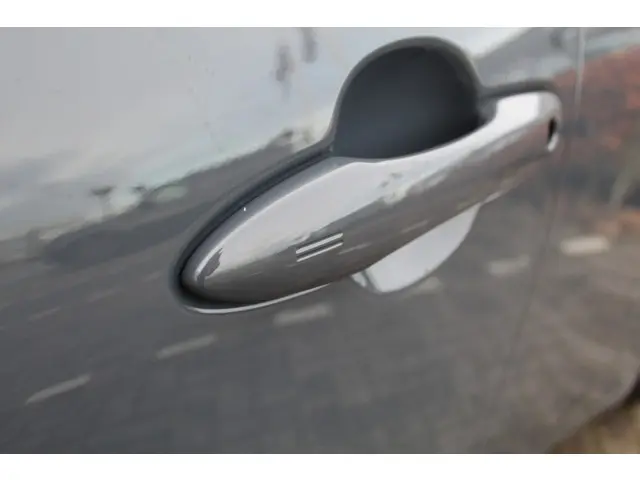 Toyota Prius 2.0 Plug-in Executive 2024 Hybride Benzine 16