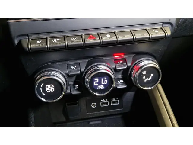 Mitsubishi Colt 1.0T First Edition 2024 Benzine 10