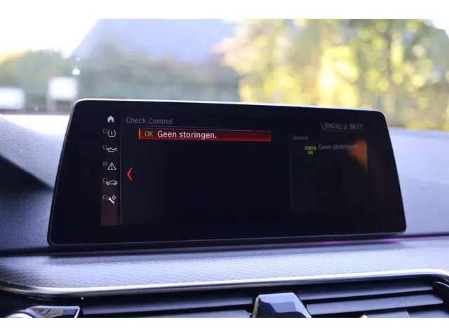 BMW 5 Serie M550i xDrive Executive 2018 Benzine 48