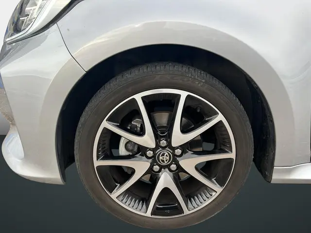 Toyota Yaris 1.5 VVT-i Executive 2022 Benzine 2