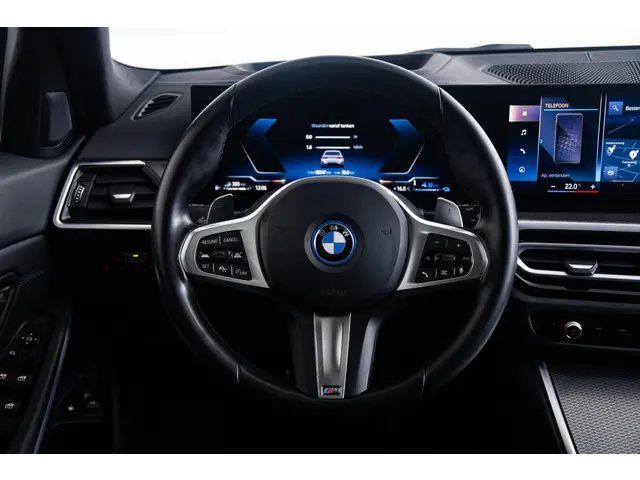 BMW 3 Serie Touring 330e xDrive 2023 Hybride Benzine 52
