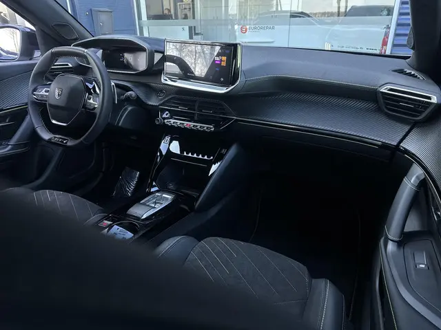 Peugeot 2008 1.2 Hybrid 145 GT 2026 Hybride Benzine 13