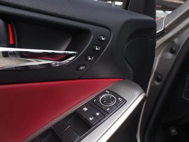 Lexus IS 300h F Sport Line 2014 Hybride Benzine 17