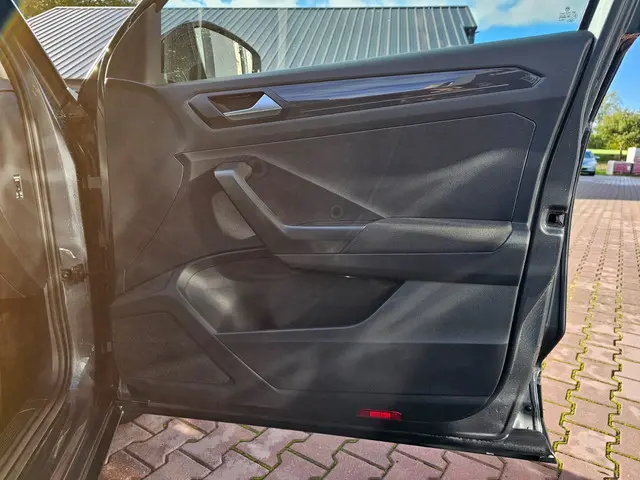 Volkswagen T-Roc 1.5 TSI Sport Business R 2019 Benzine 38