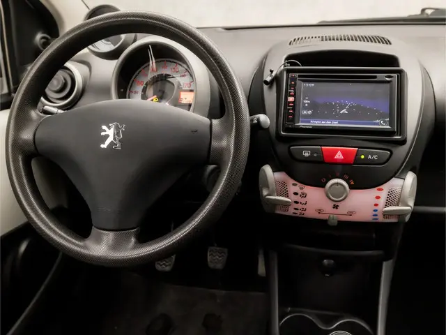 Peugeot 107 1.0 Active Sport 2014 Benzine 7