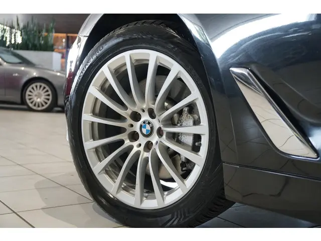 BMW 5 Serie Touring 530i xDrive Executive 2017 Benzine 19