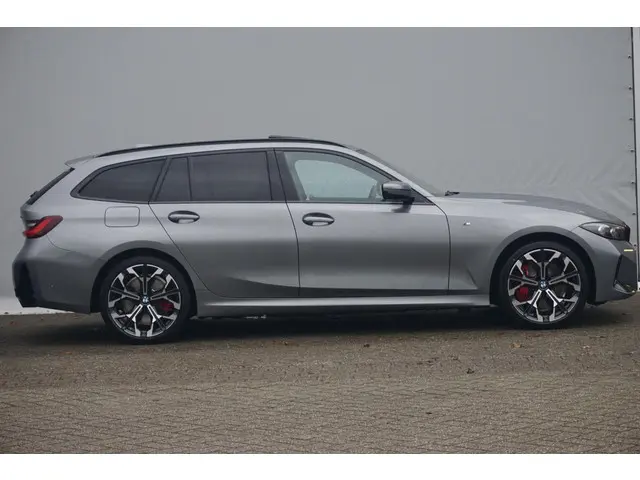 BMW 3 Serie Touring 330e 2025 Hybride Benzine 4