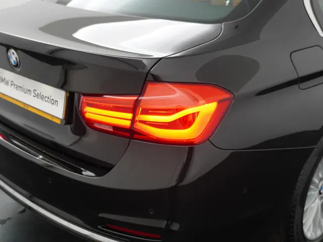 BMW 3 Serie 320i Luxury Edition 2019 Benzine 27