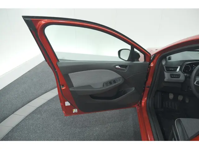 Renault Clio TCe 90 GPF techno 2024 Benzine 73