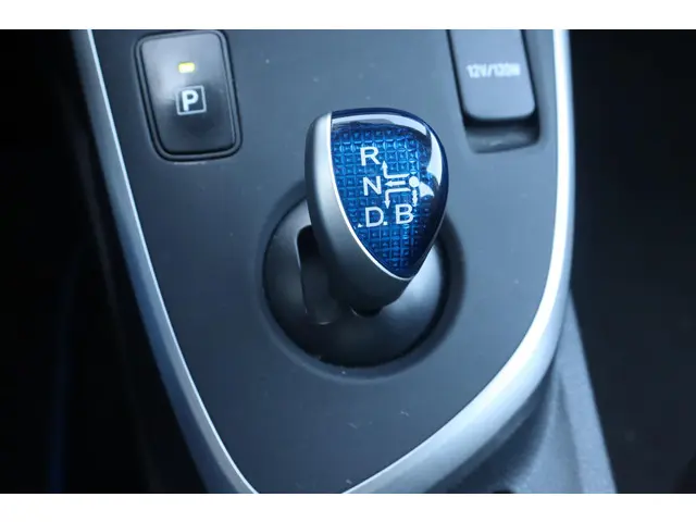 Toyota Auris 1.8 Hybrid Aspiration 2013 Hybride Benzine 32