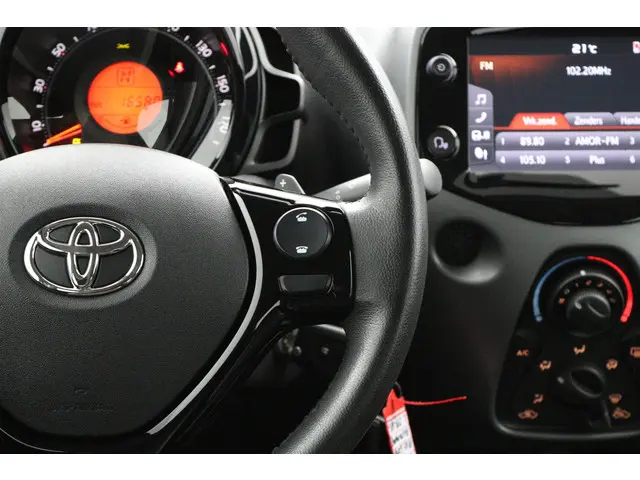 Toyota Aygo 1.0 VVT-i x-play 2021 Benzine 21