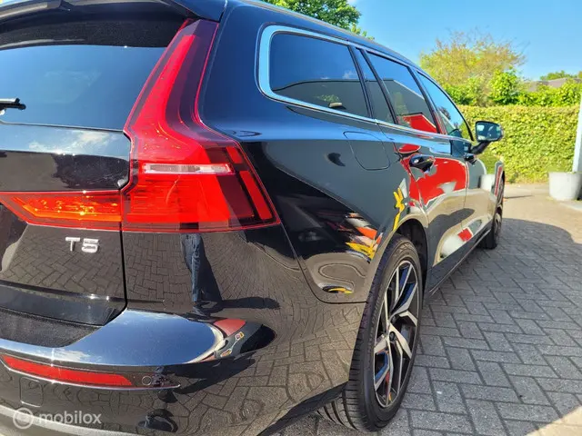 Volvo V60 2.0 T5 Momentum Pro 2019 Benzine 4