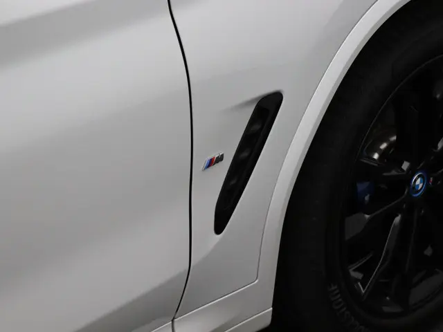 BMW X3 xDrive30e 2024 Hybride Benzine 32