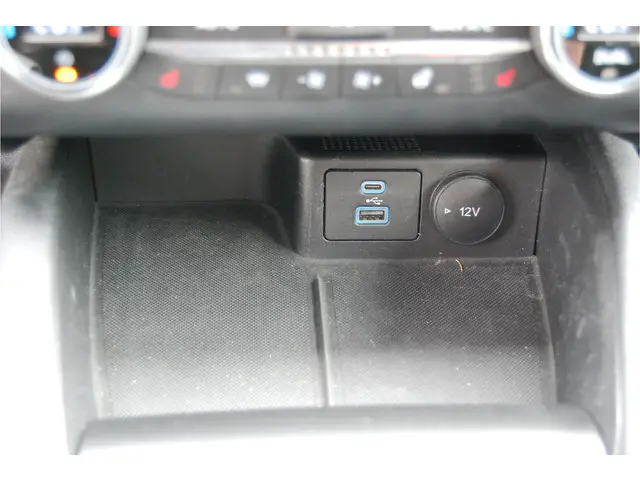 Ford Kuga 2.5 PHEV ST-Line X 225PK 2022 Hybride Benzine 25