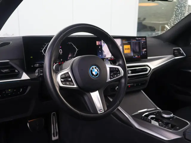 BMW 3 Serie Touring 320e 2023 Hybride Benzine 37