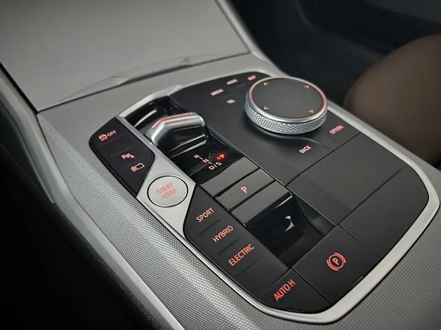 BMW 3 Serie 320e 2023 Hybride Benzine 25