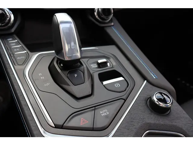 Lynk & Co 01 1.5 2024 Hybride Benzine 30