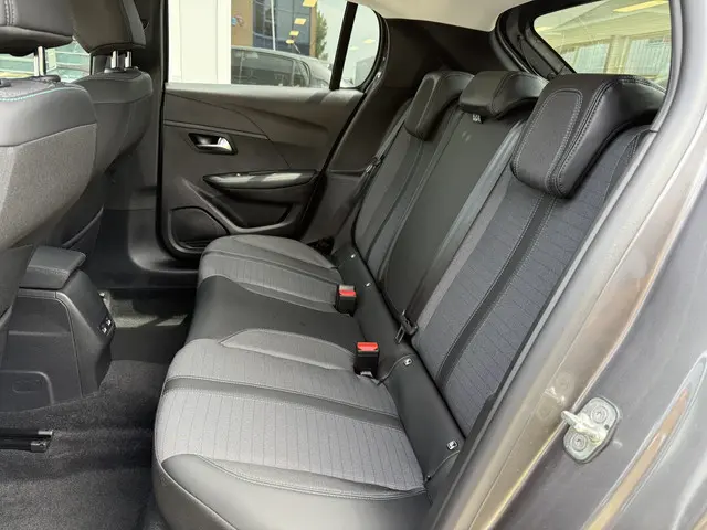 Peugeot 208 1.2 PureTech 100 Allure 2024 Benzine 30