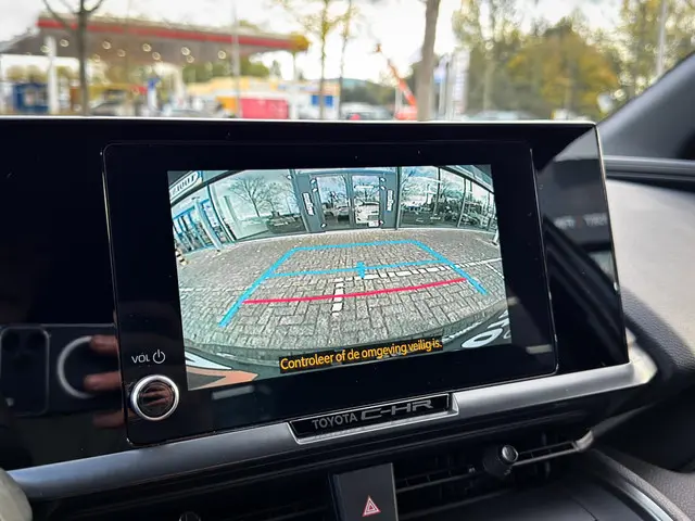 Toyota C-HR 1.8 Hybrid 140 Active 2024 Hybride Benzine 18