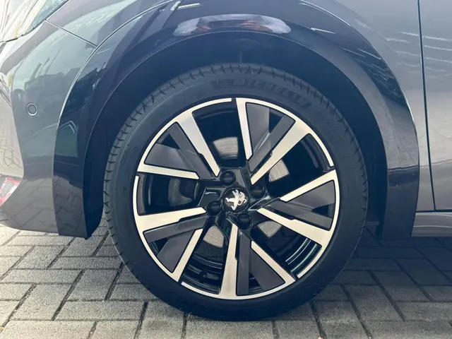 Peugeot 208 1.2 PureTech GT 2022 Benzine 18