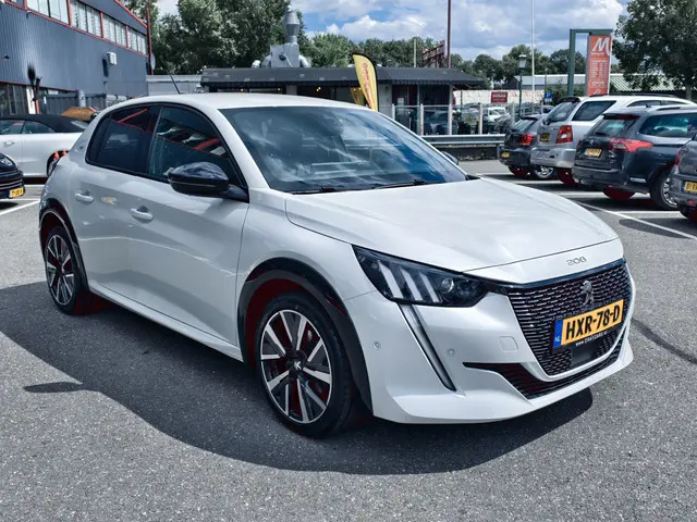 Peugeot 208 1.2 PureTech GT Pack 2022 Benzine 7