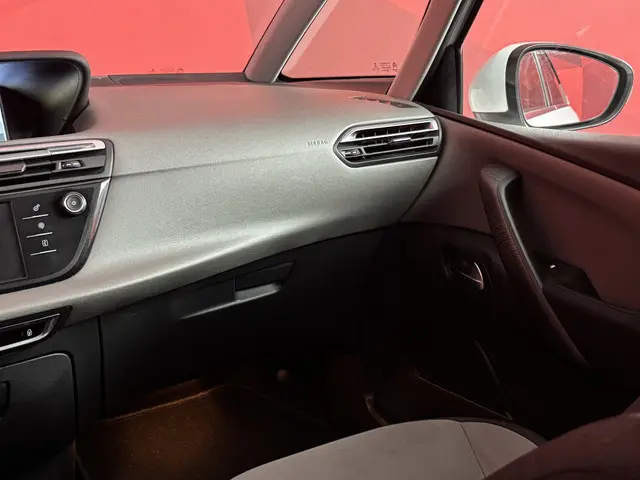 Citroën C4 Picasso 1.6 e-THP Exclusive 2016 Benzine 42