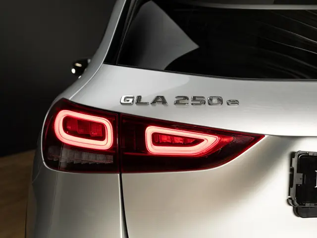 Mercedes-Benz GLA 250 e AMG Line 2023 Hybride Benzine 17