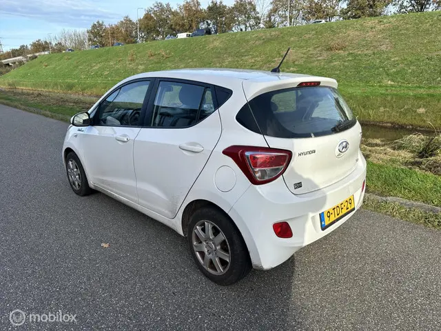 Hyundai i10 1.0i i-Motion Comfort Plus 2014 Benzine 3