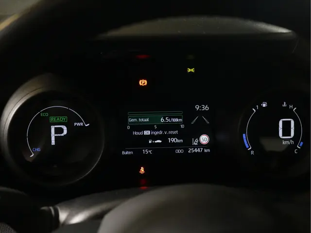 Toyota Yaris 1.5 Hybrid Dynamic 2023 Hybride Benzine 12