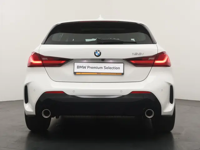 BMW 1 Serie 120i Executive 2022 Benzine 6