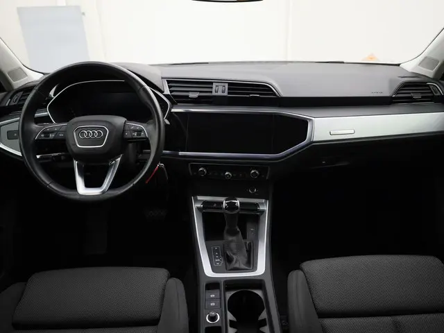 Audi Q3 35 TFSI Business Edition 2021 Benzine 4
