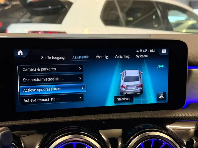 Mercedes-Benz A-Klasse 180 AMG Line 2020 Benzine 17