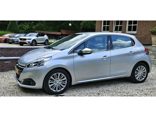 Peugeot 208 1.2 PureTech Allure 2018 Benzine 4