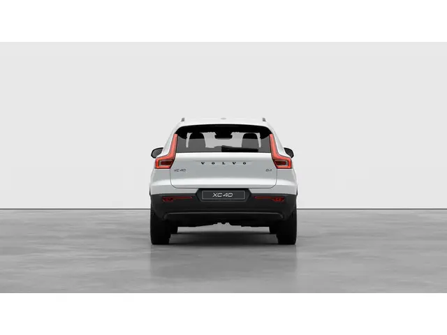 Volvo XC40 B4 Plus Black Edition 2025 Benzine 6