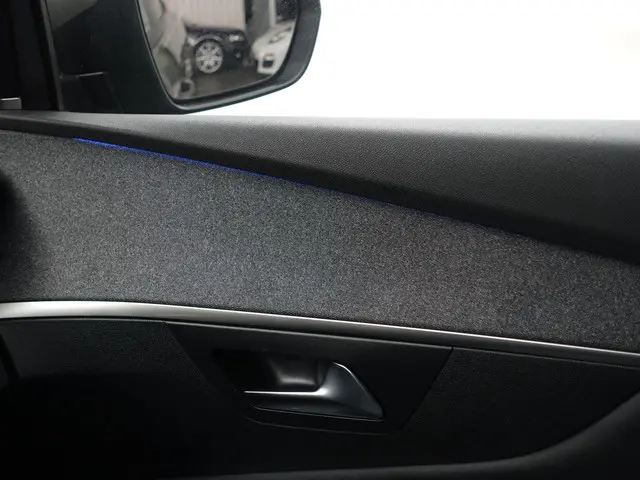 Peugeot 3008 1.2 PureTech GT Line Aut- 2018 Benzine 25